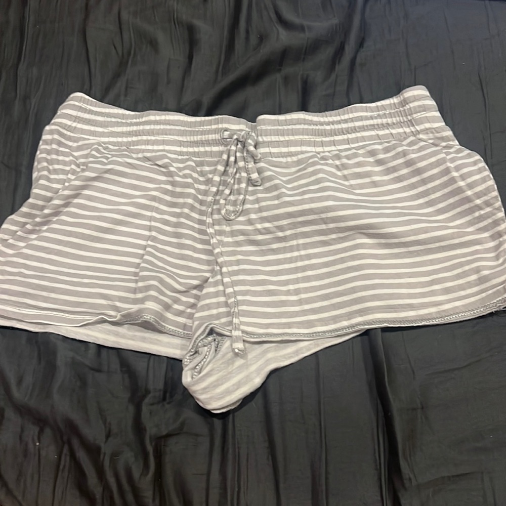 Ambrielle Size Medium Comfy Shorts